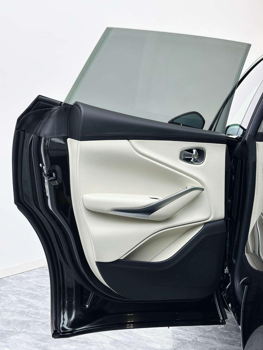 Aston Martin Aston Martin DBX