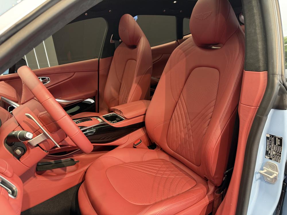 Aston Martin Aston Martin DBX
