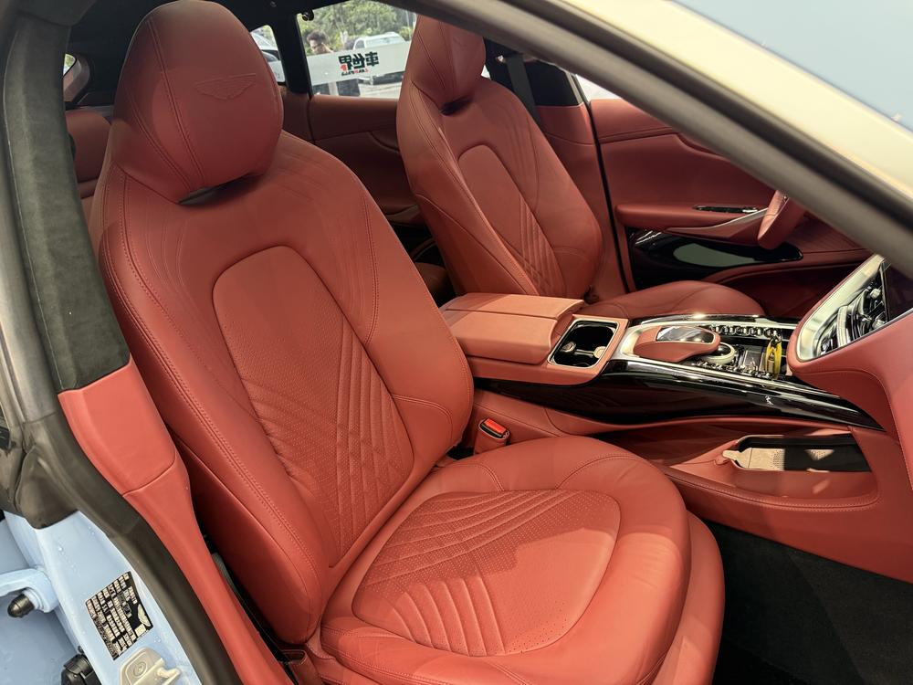Aston Martin Aston Martin DBX
