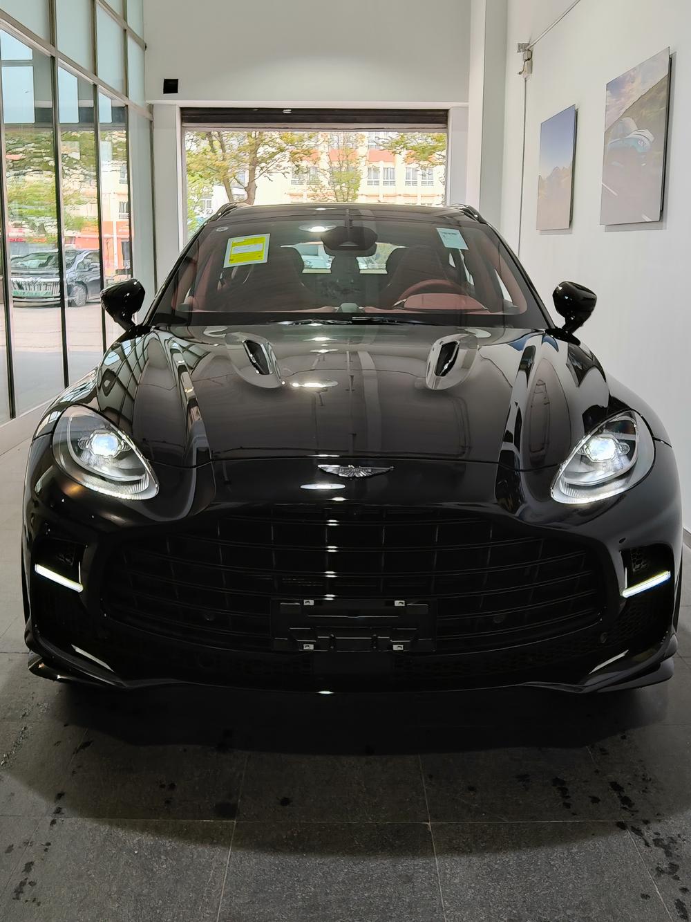 Aston Martin Aston Martin DBX