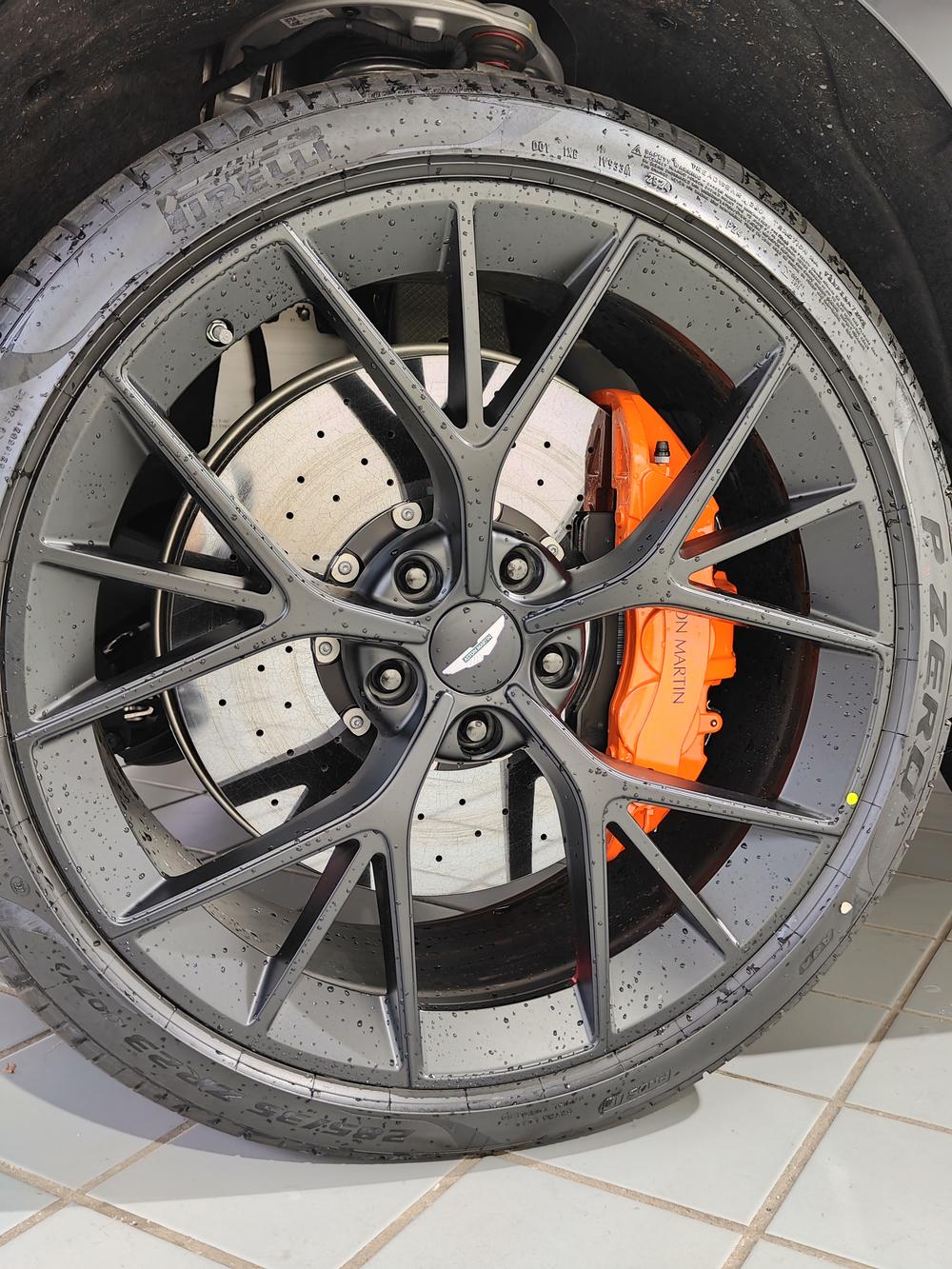 Aston Martin Aston Martin DBX