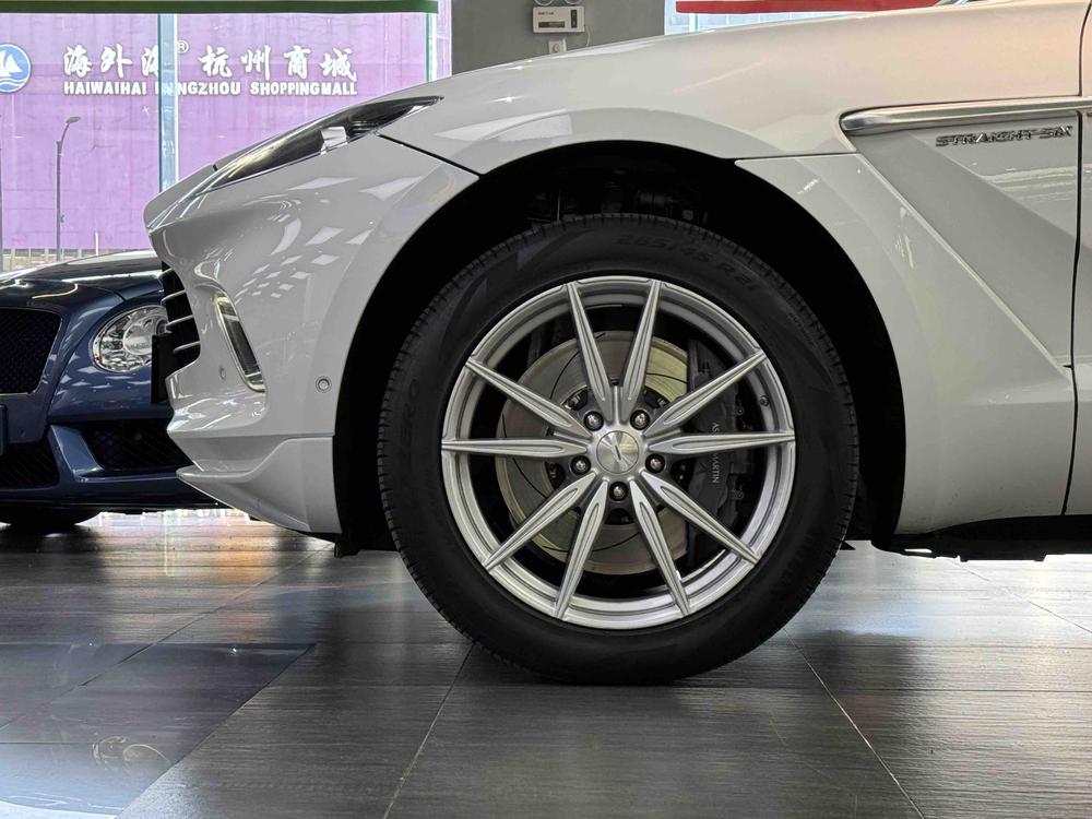 Aston Martin Aston Martin DBX