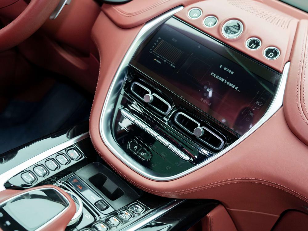 Aston Martin Aston Martin DBX
