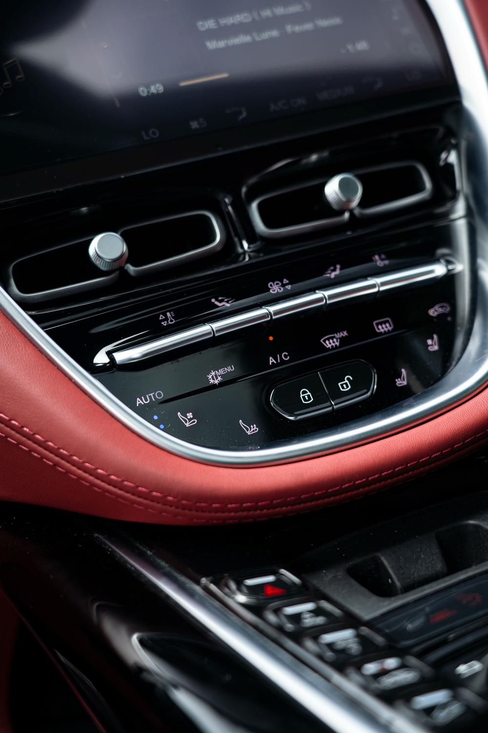 Aston Martin Aston Martin DBX