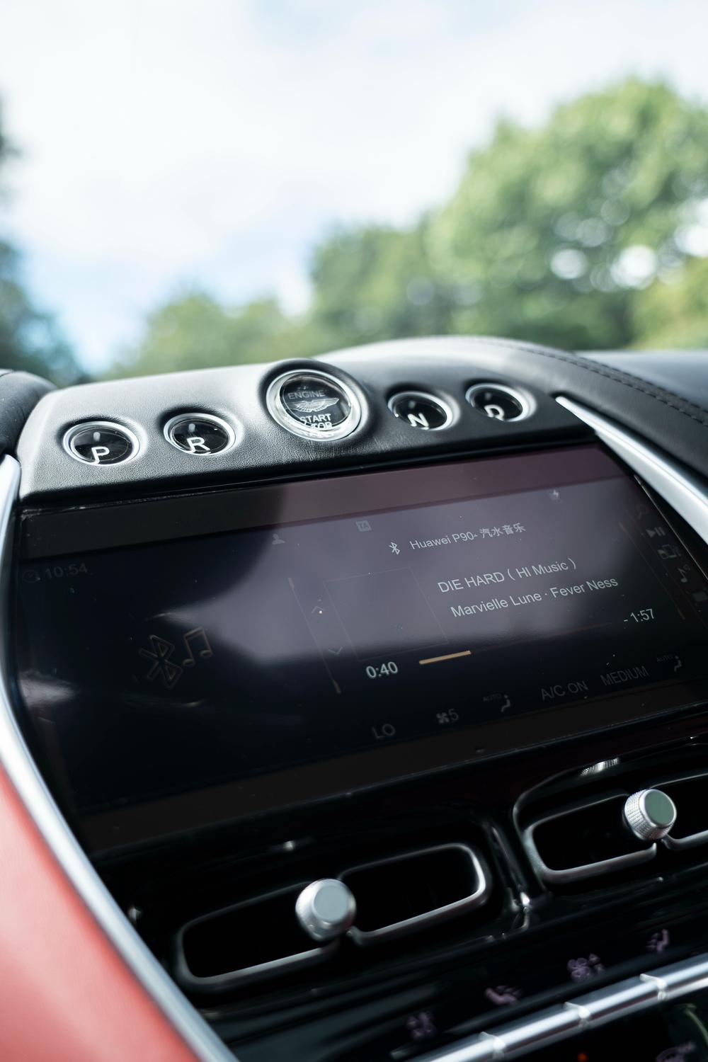 Aston Martin Aston Martin DBX