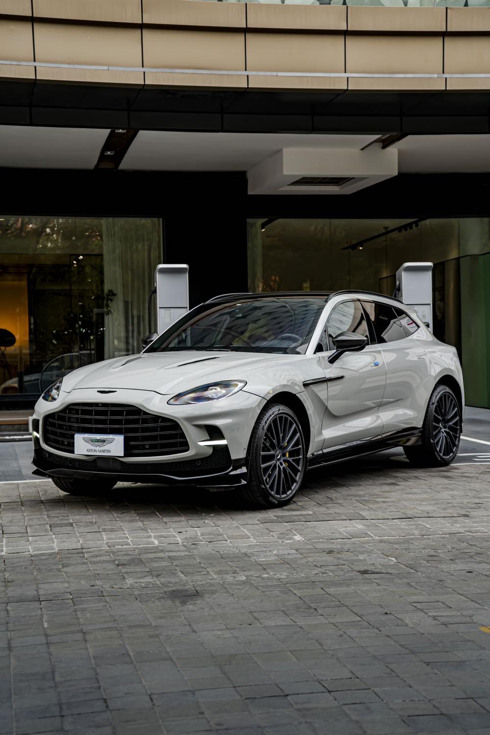 Aston Martin Aston Martin DBX