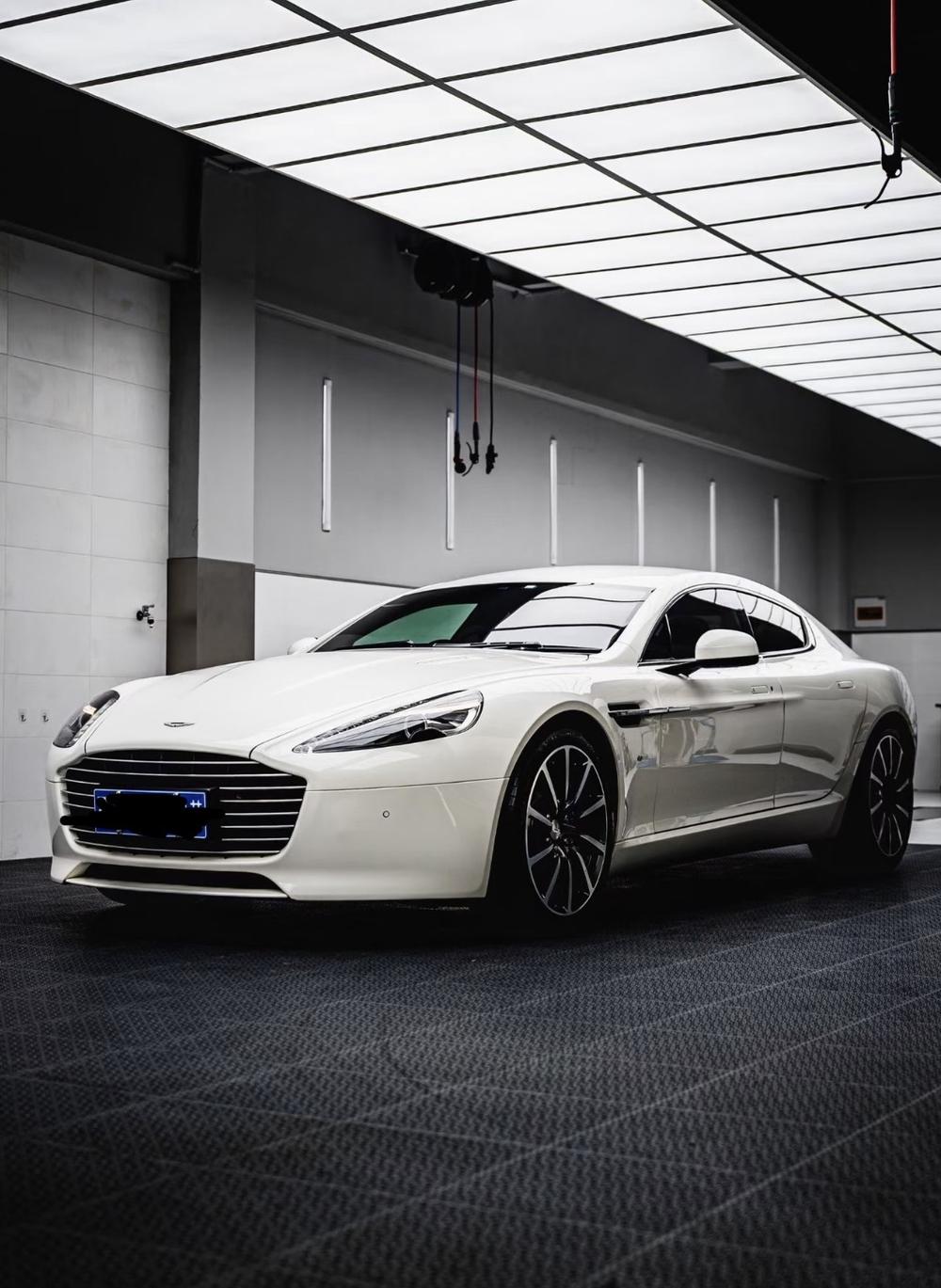 Aston Martin Rapide
