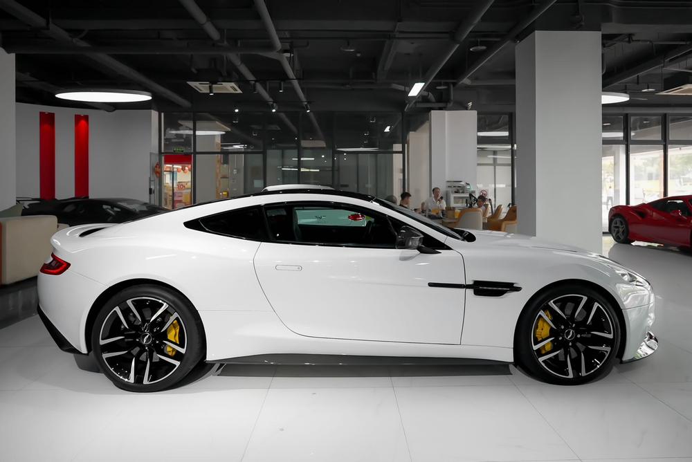 Aston Martin Vanquish