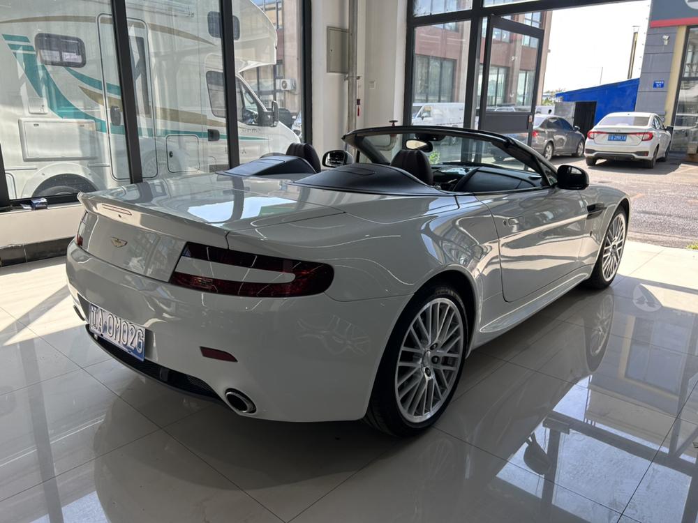 Aston Martin Vantage