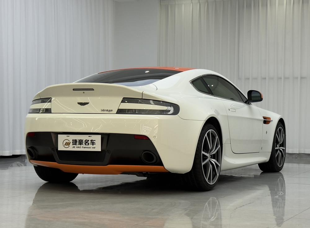 Aston Martin Vantage