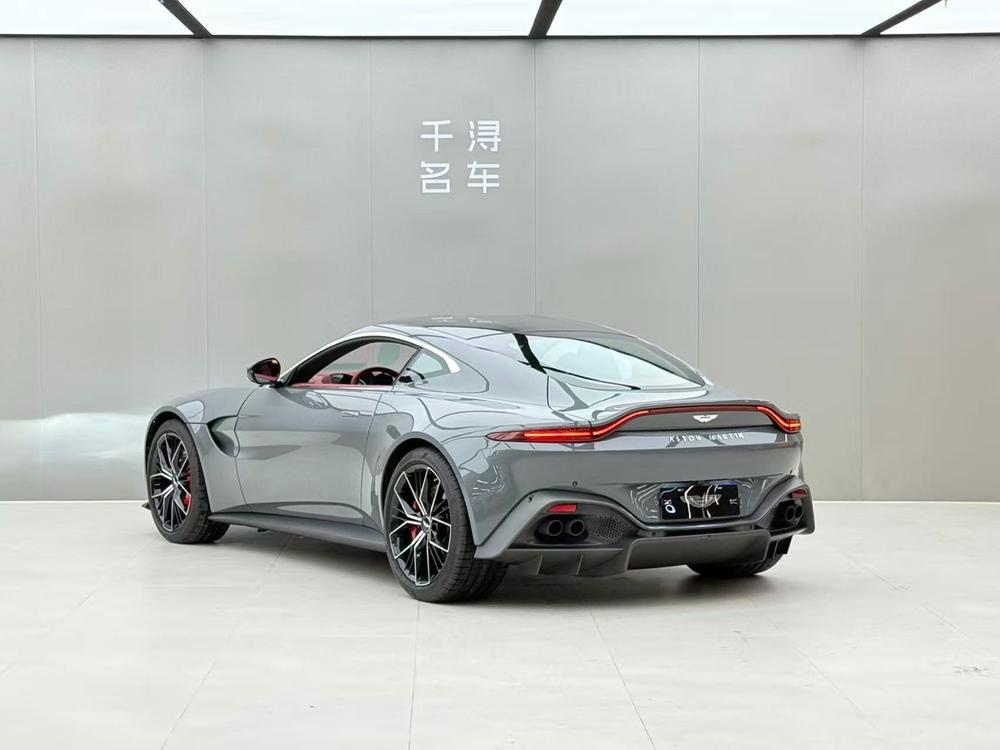 Aston Martin Vantage