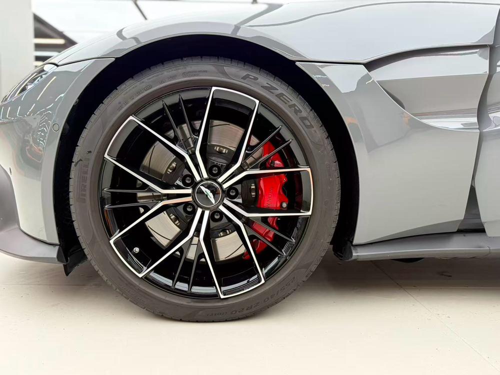 Aston Martin Vantage