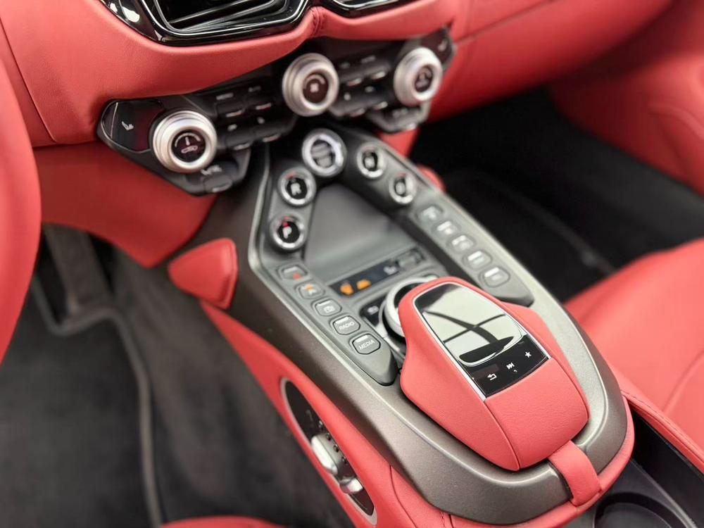 Aston Martin Vantage