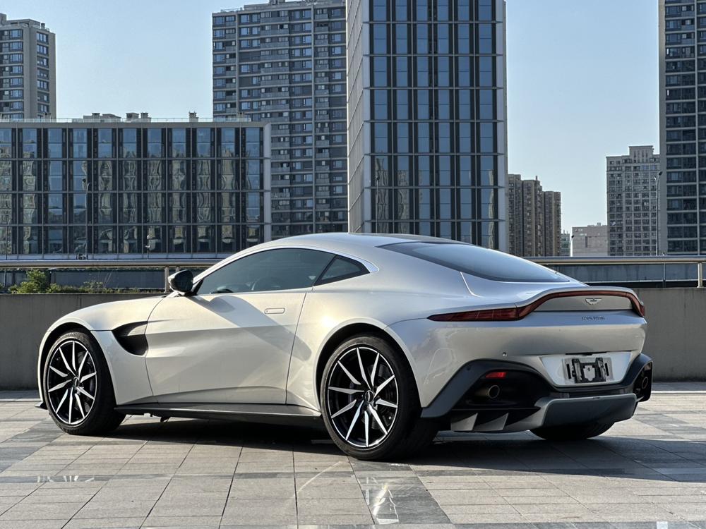 Aston Martin Vantage