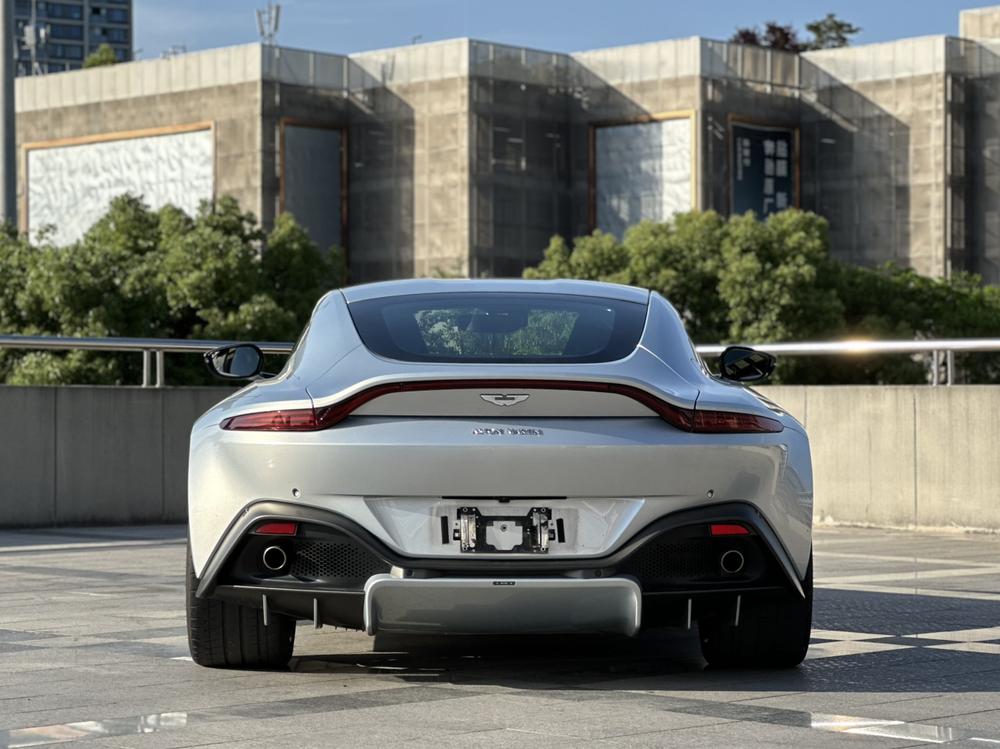 Aston Martin Vantage