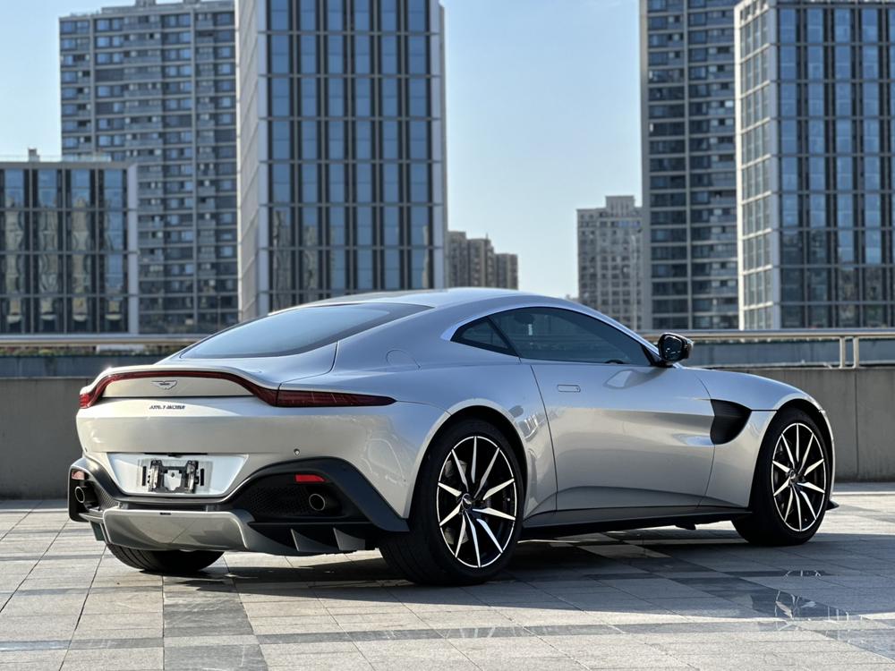 Aston Martin Vantage