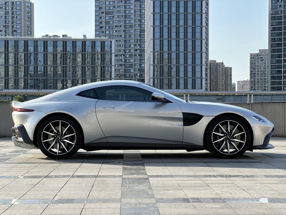 Aston Martin Vantage