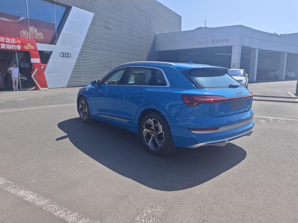 Audi Audi e-tron