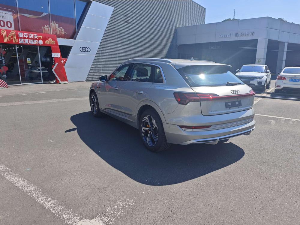 Audi Audi e-tron