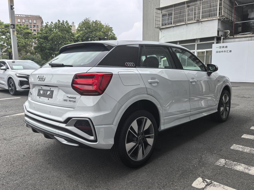 Audi Audi Q2L