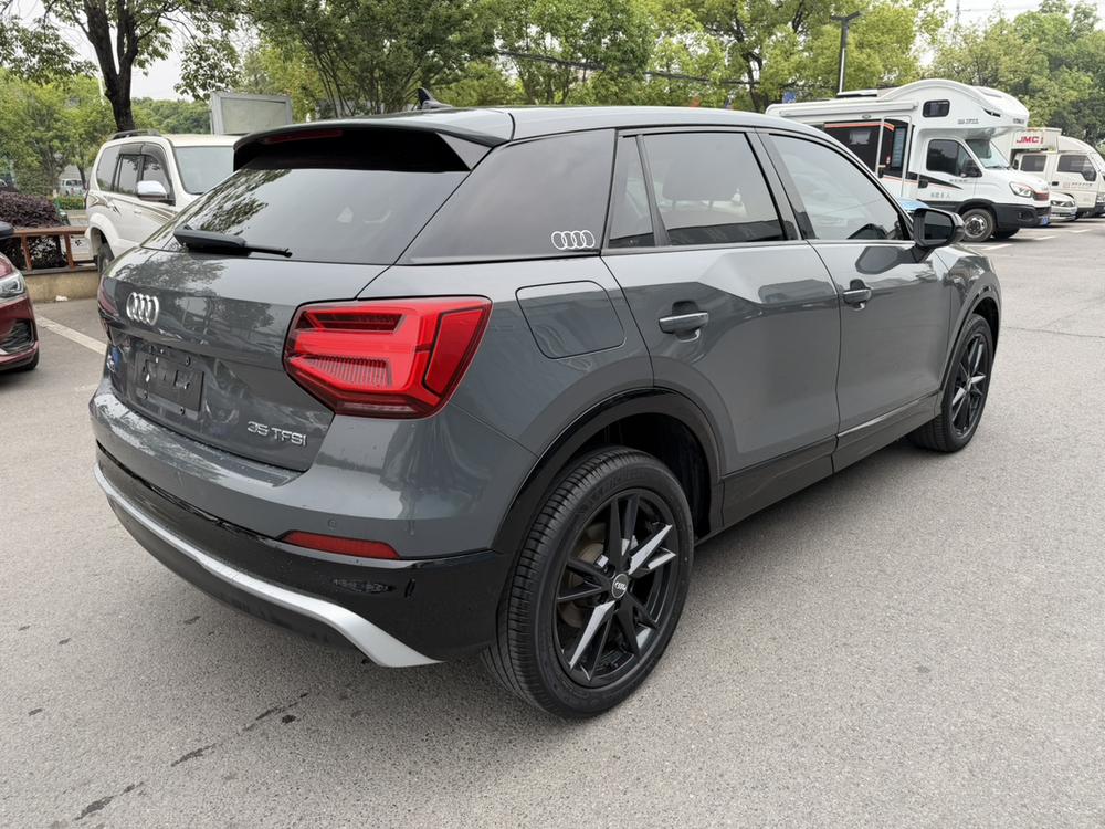 Audi Audi Q2L