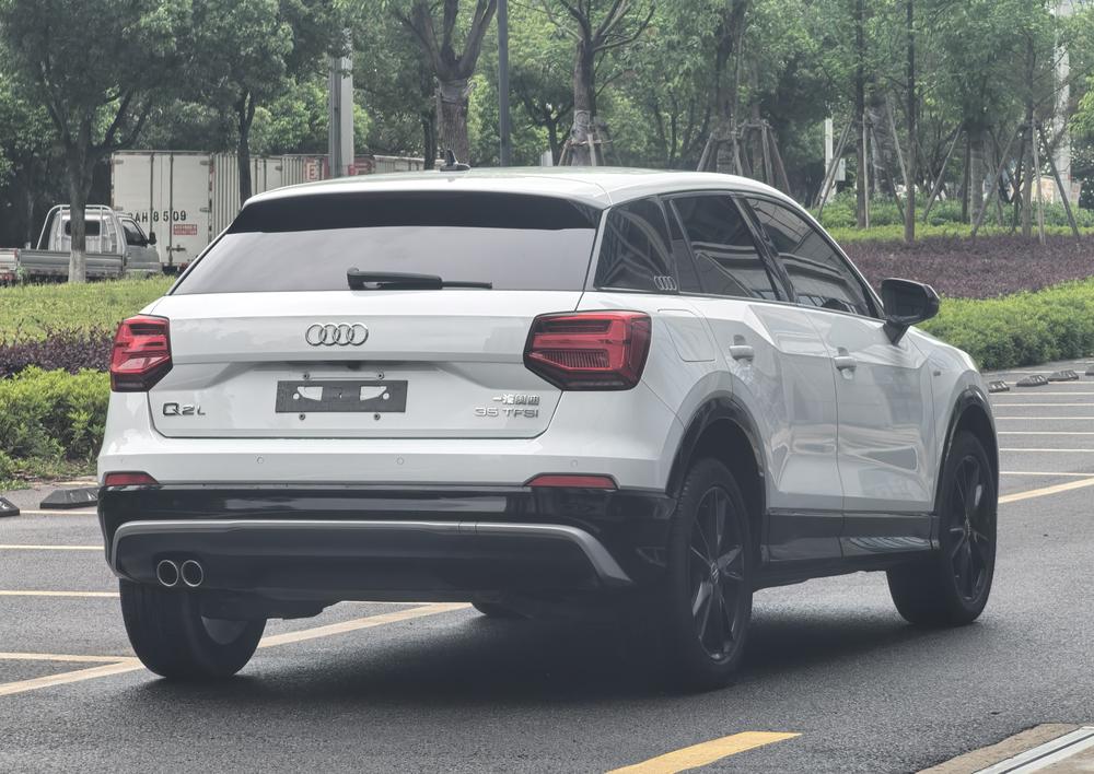 Audi Audi Q2L