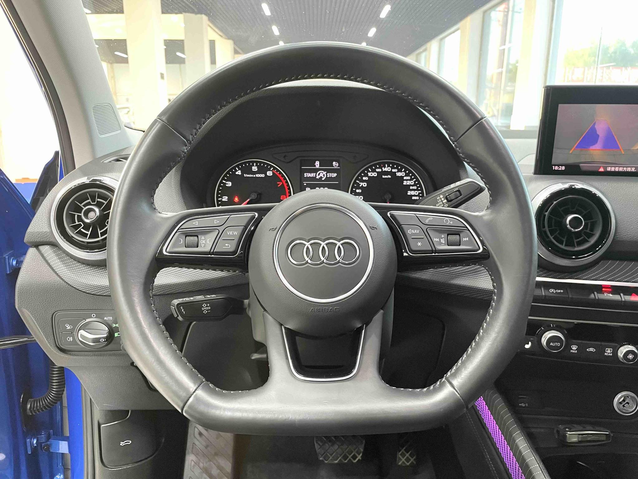 Audi Audi Q2L