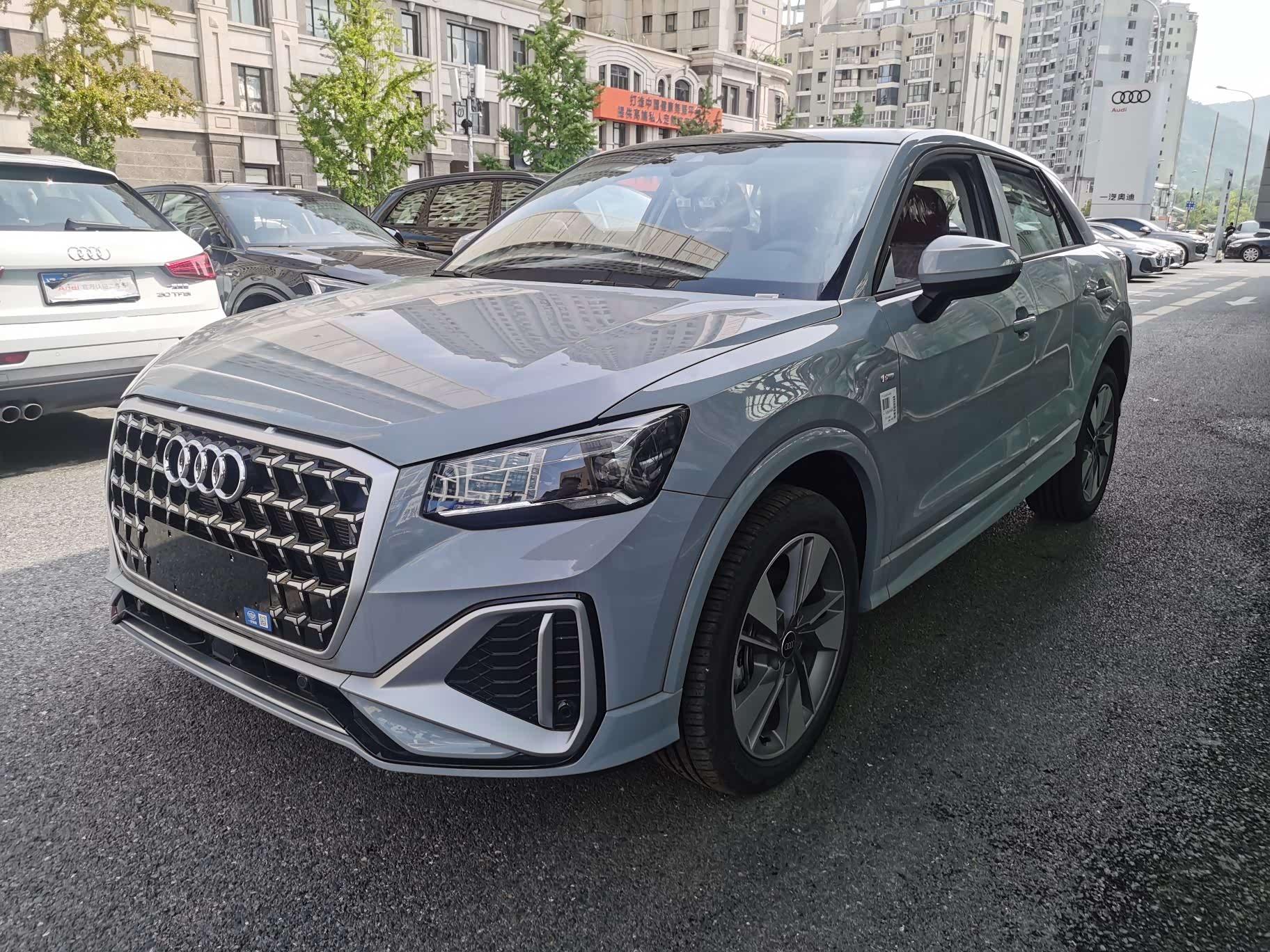 Audi Audi Q2L