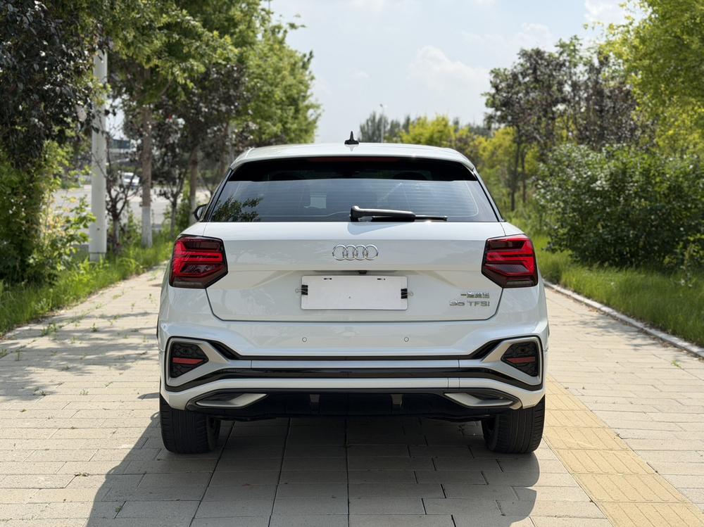 Audi Audi Q2L