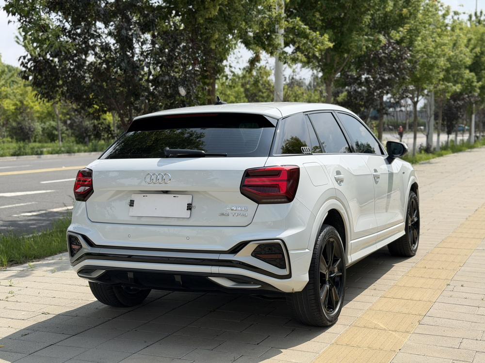 Audi Audi Q2L