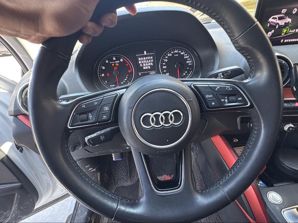 Audi Audi Q2L