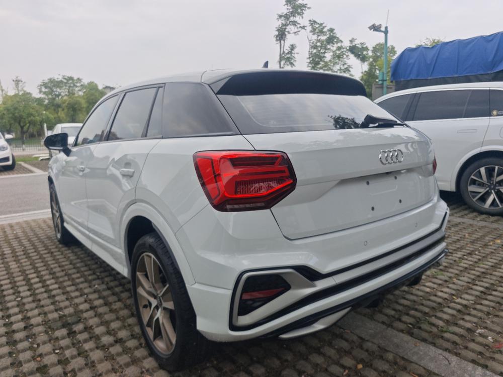 Audi Audi Q2L