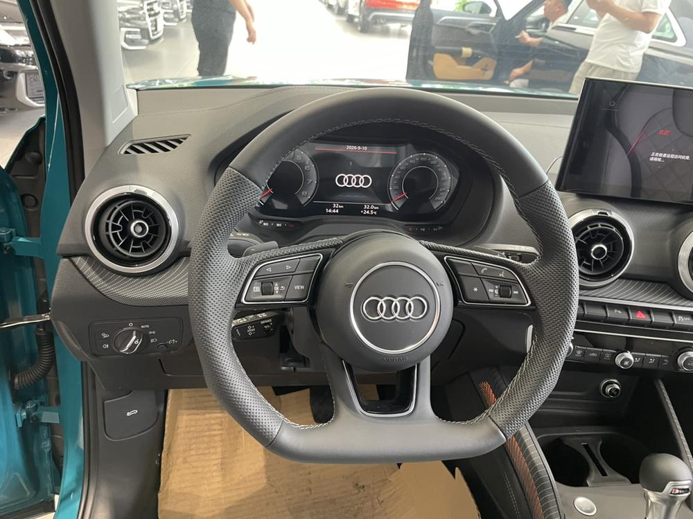 Audi Audi Q2L