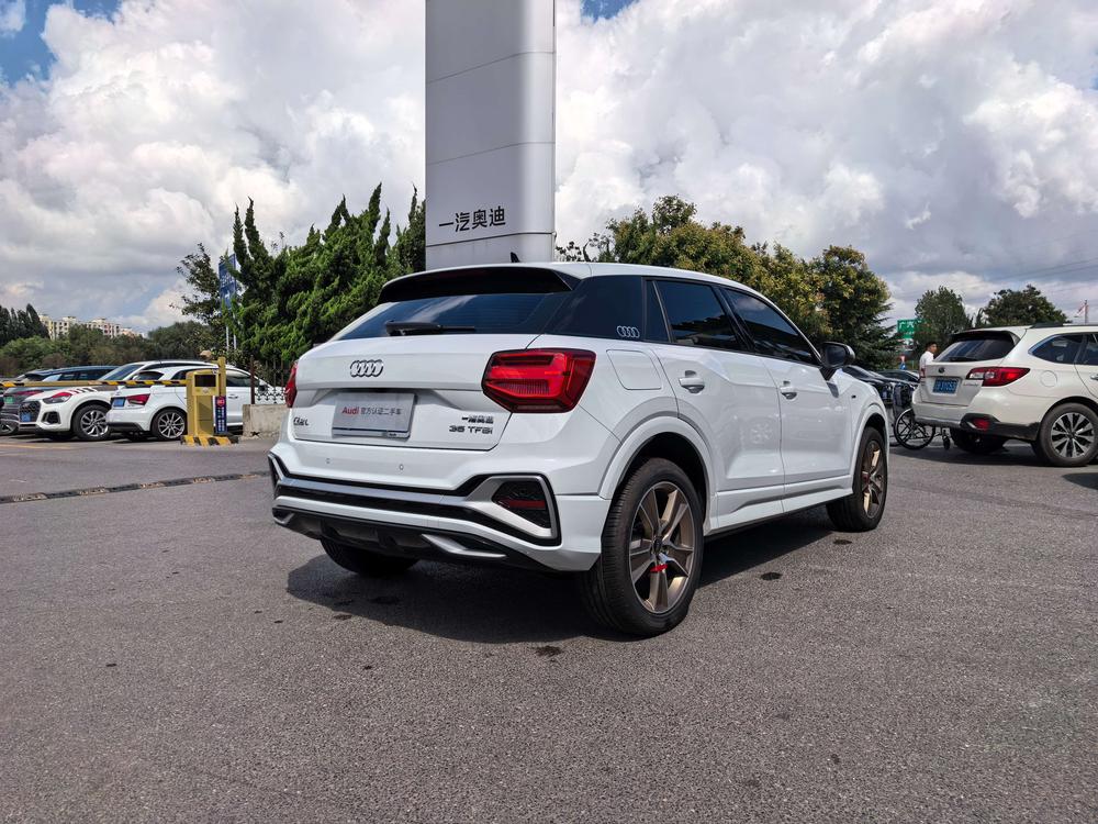 Audi Audi Q2L