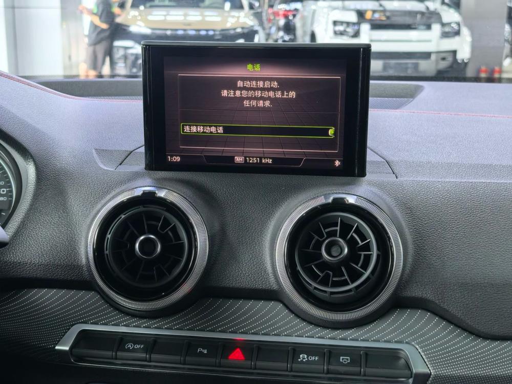 Audi Audi Q2L