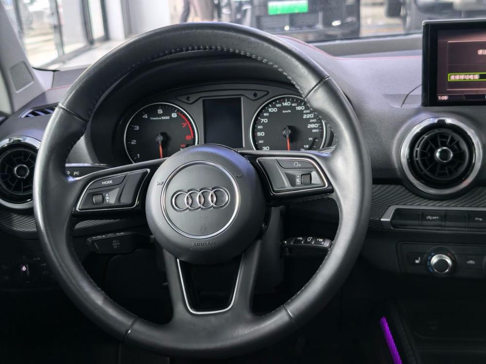 Audi Audi Q2L