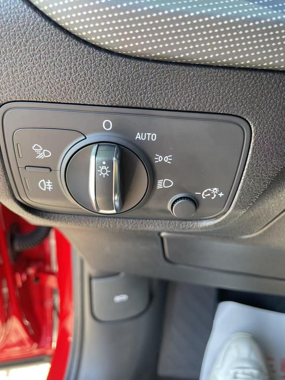 Audi Audi Q2L