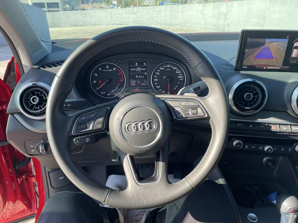 Audi Audi Q2L