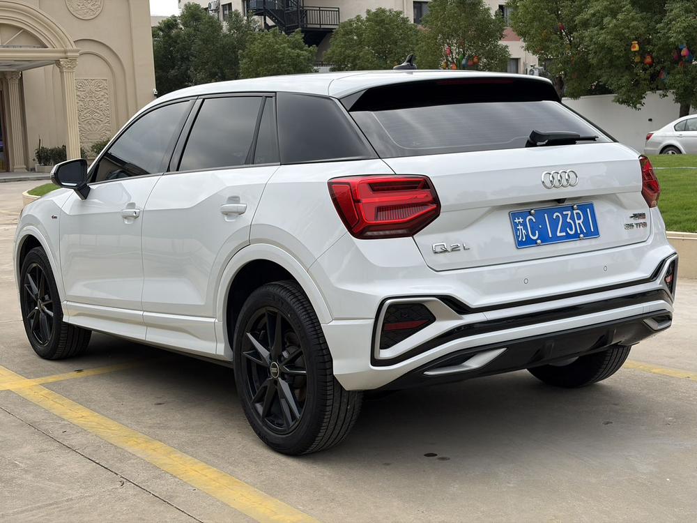 Audi Audi Q2L