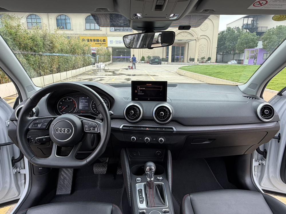 Audi Audi Q2L
