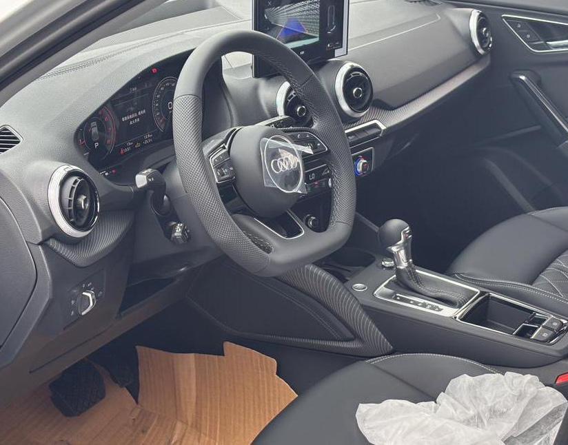 Audi Audi Q2L