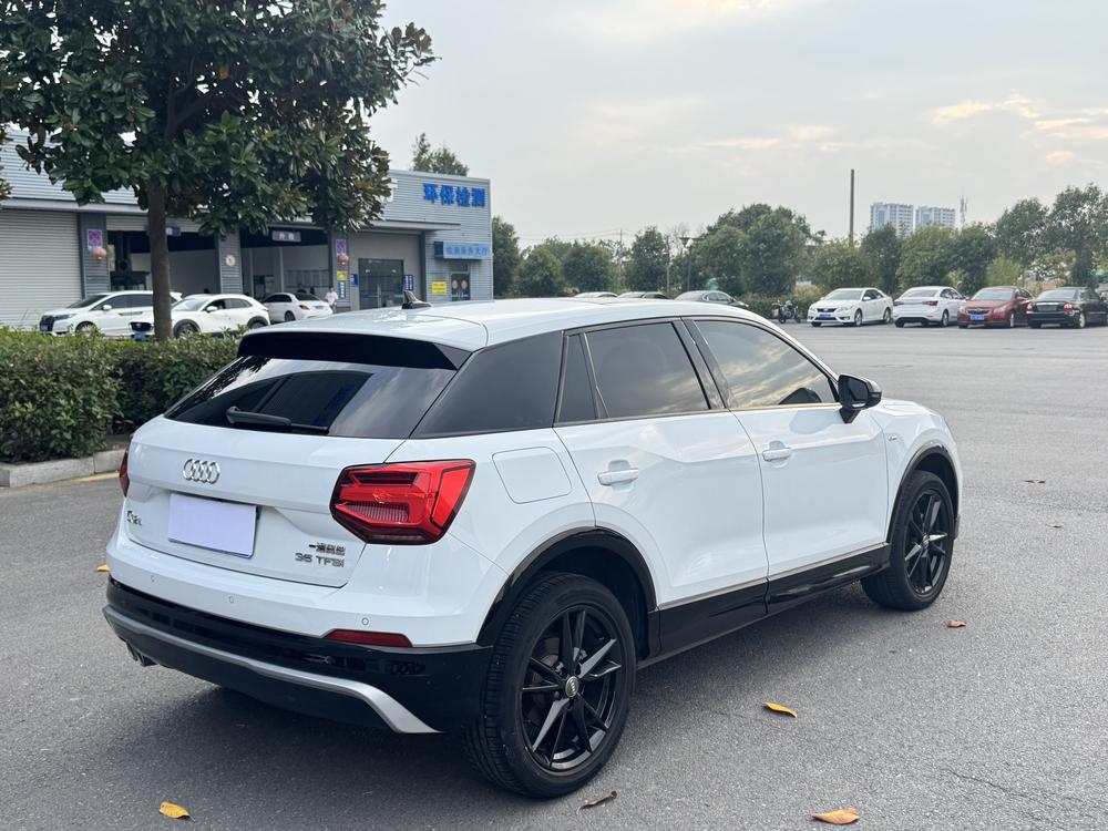 Audi Audi Q2L