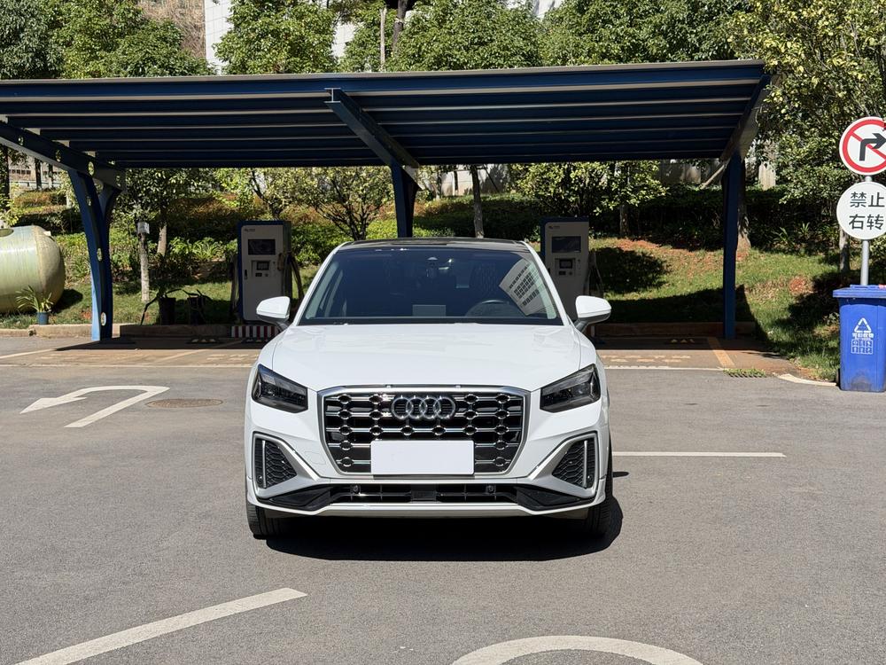Audi Audi Q2L