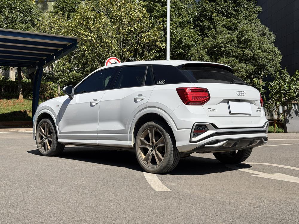 Audi Audi Q2L