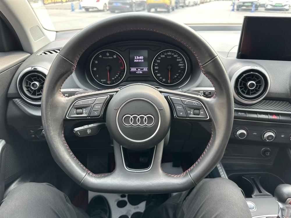 Audi Audi Q2L