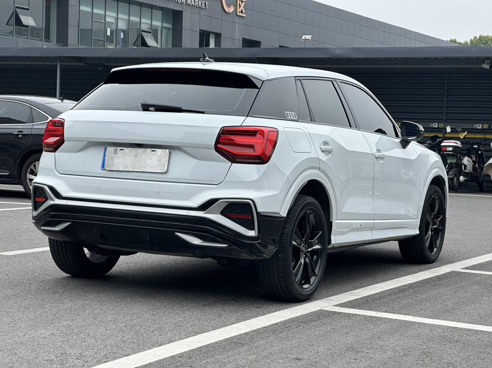 Audi Audi Q2L