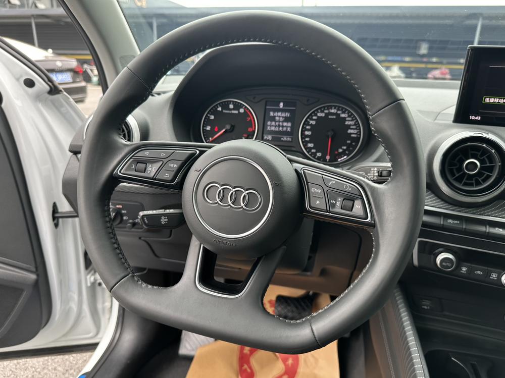 Audi Audi Q2L