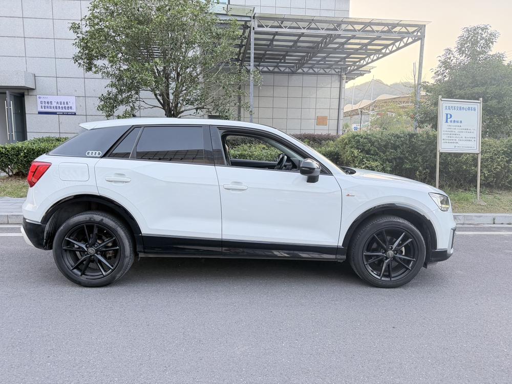Audi Audi Q2L