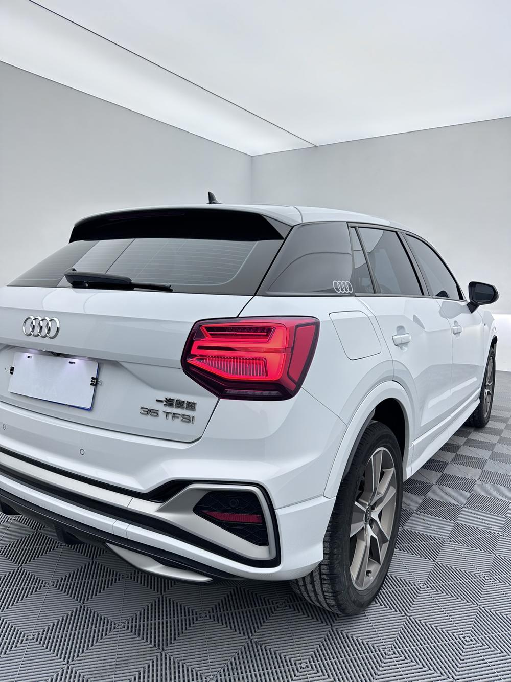 Audi Audi Q2L