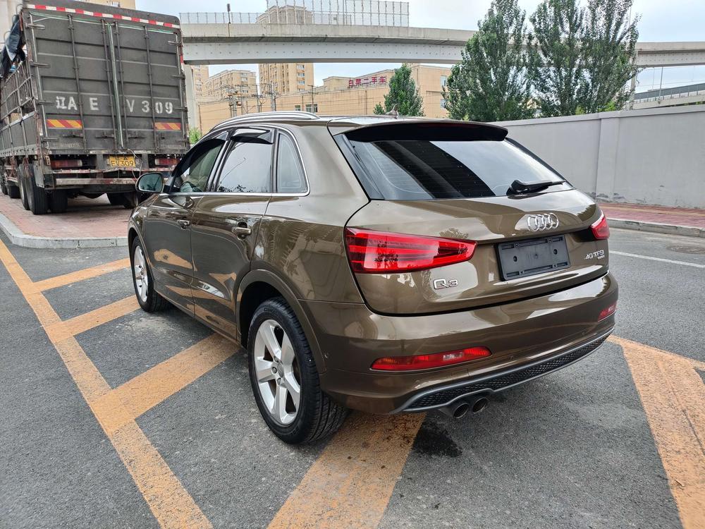 Audi Audi Q3 (Import)